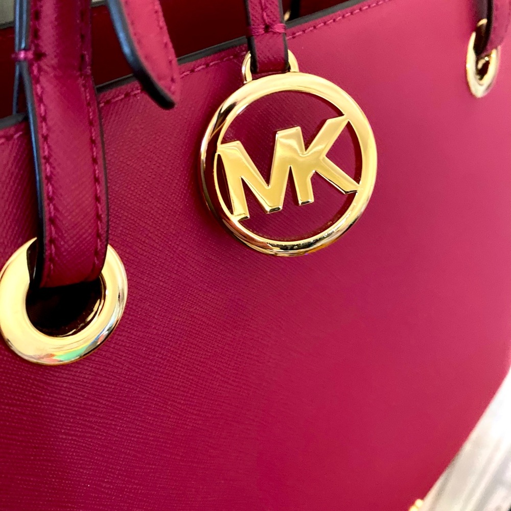 NWT beautiful burgundy MICHAEL KORS pocketbook.